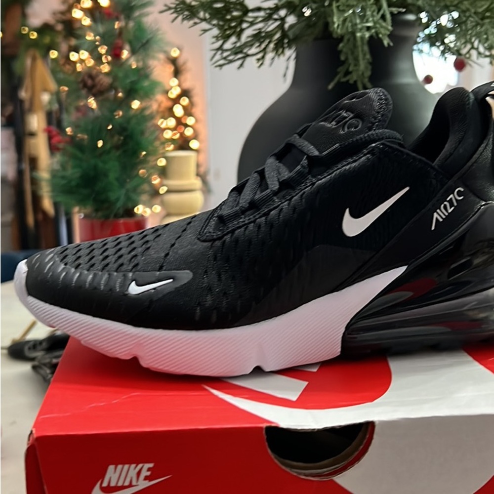 Nike Air Max 270 size 5Y